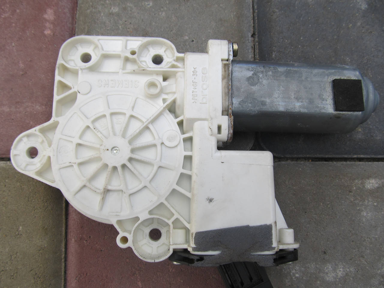 

Моторчик стеклоподъемника Opel Vectra C задний правый 106155-102 , 1137328066 , 24414777