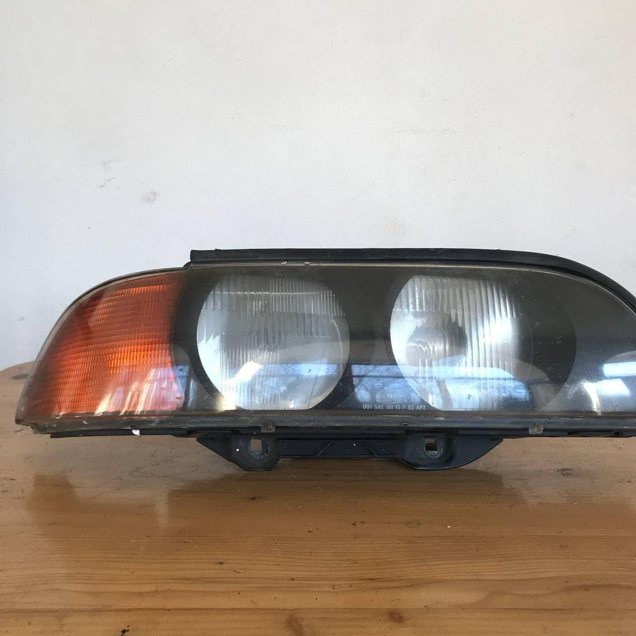 

Фара передняя правая BMW E39 (До рестайлинг)