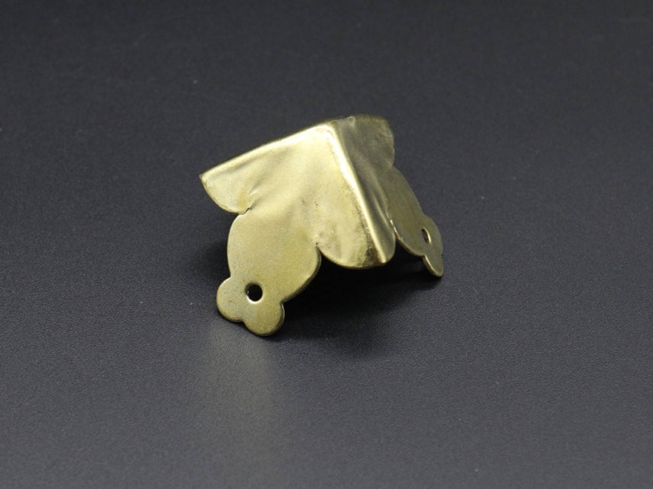 

Уголок декоративный накладной. 38х38мм, Черный