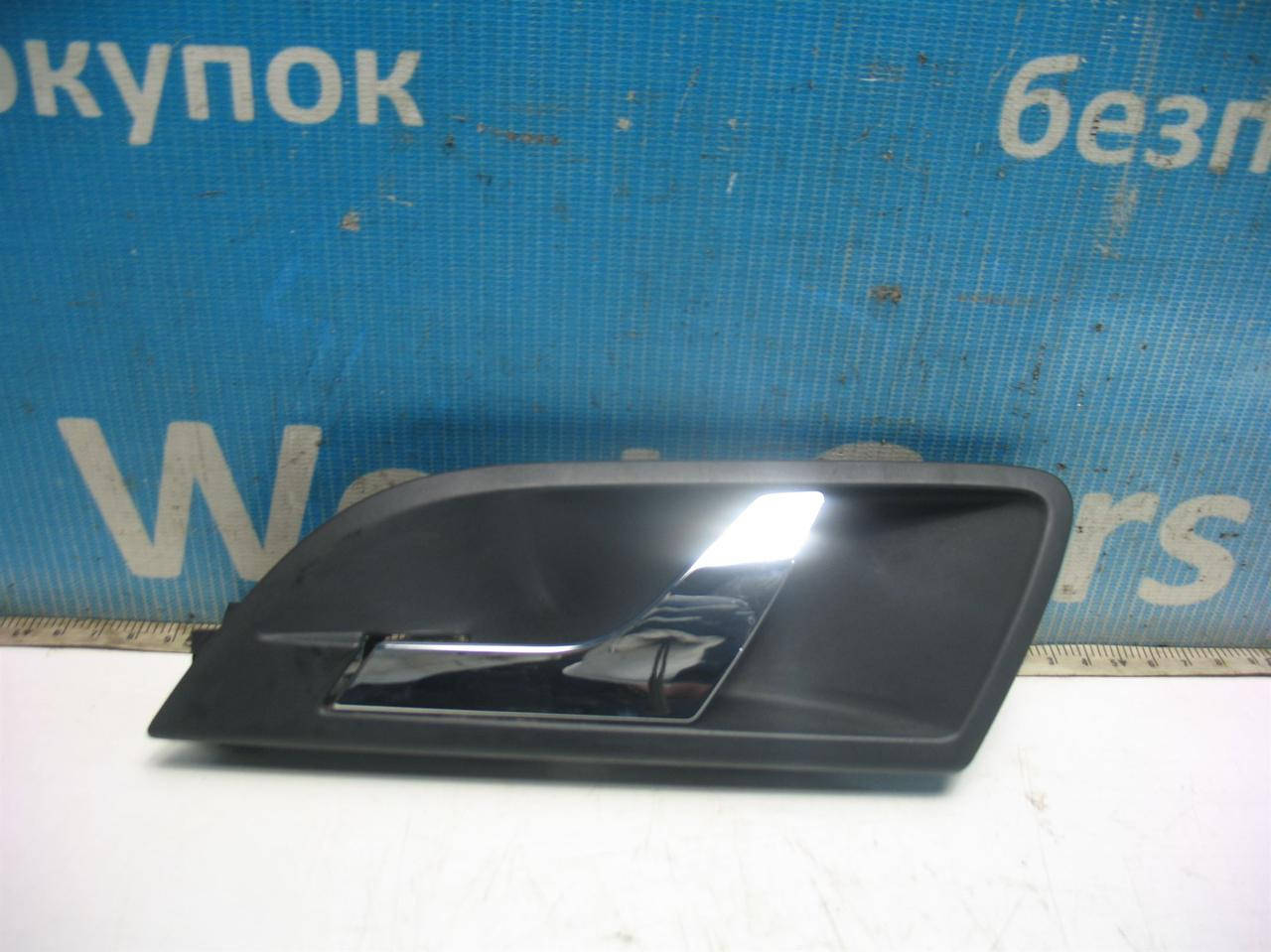 

Ручка задніх лівих дверей внутрішня Skoda SuperB с 2008 по 2015