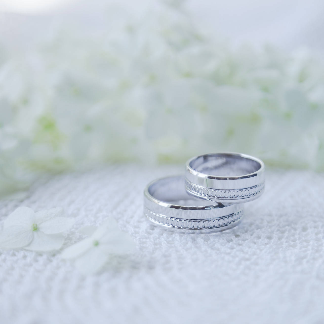 

Серебряное обручальное кольцо