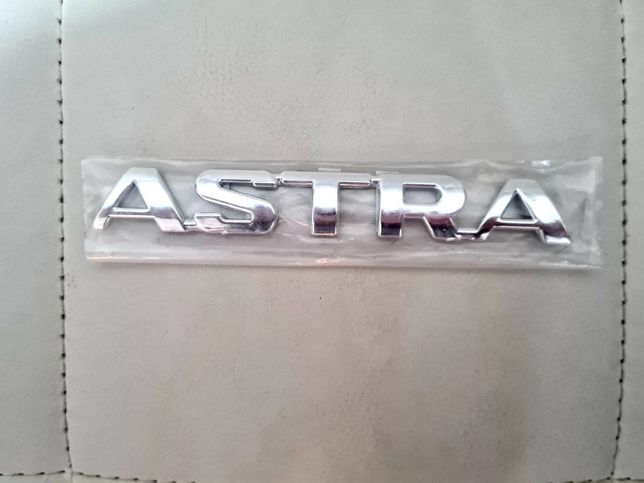 

Значок эмблема на багажник, надпись на заднюю ляду Opel Astra (127х17)