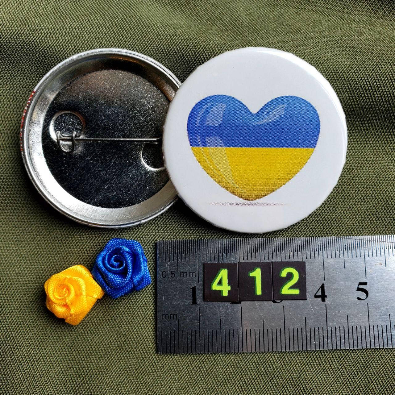 

Значок "Украина сердце" - (43 мм) украинский авторский значок в патриотичных цветах
