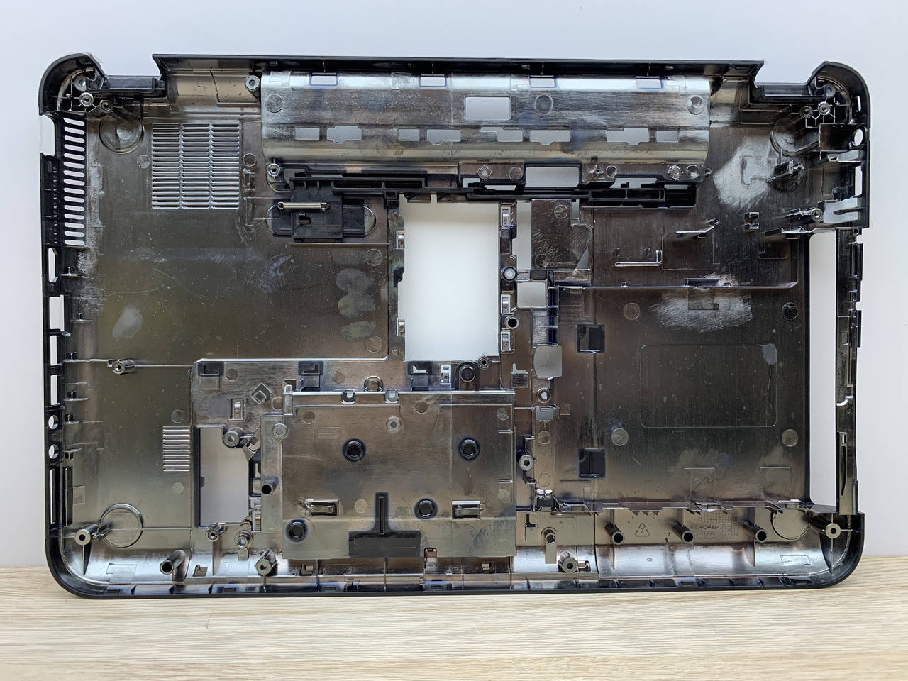 

HP Pavilion g6-2241er g6-2200sr g6-2076sr g6-2000 g6-2283sr g6-2128sr g6-2239sr Корпус D (нижняя часть) нов