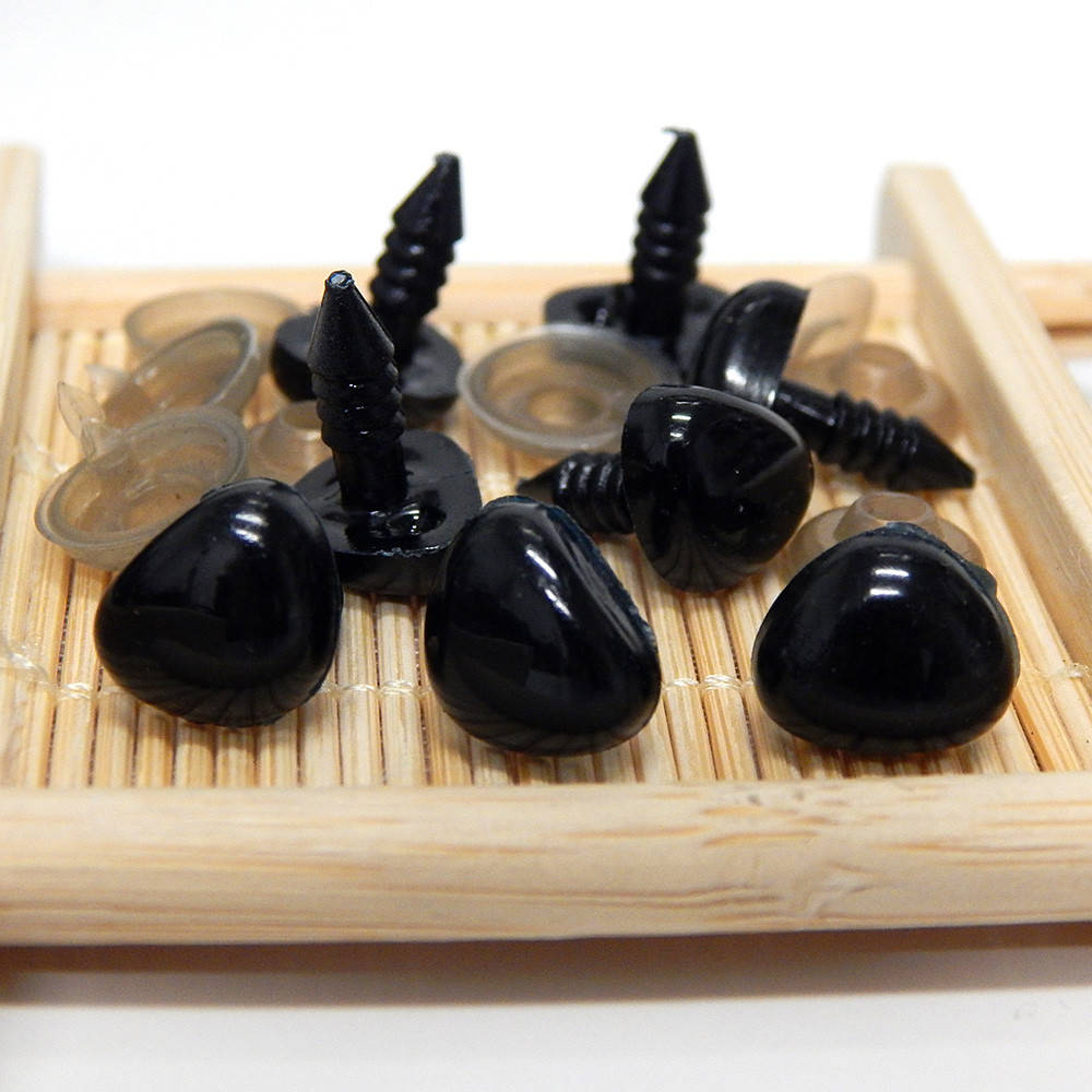 

Носик для игрушек амигуруми 11х10, черный