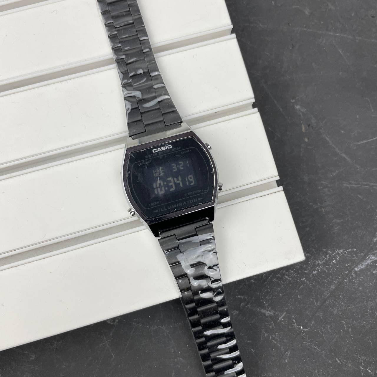 

Часы наручные Casio 640 Black-Silver