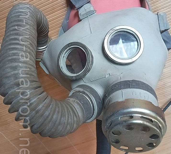 

ПДФ-2Д (ДП-6) Противогазы для детей дошкольников,без фильтра,с резиновыми лямками и застёжками, СССР., Белый