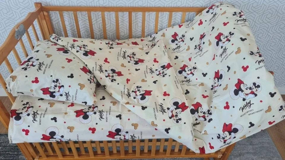 

Детское постельное белье в кроватку Микки Маус