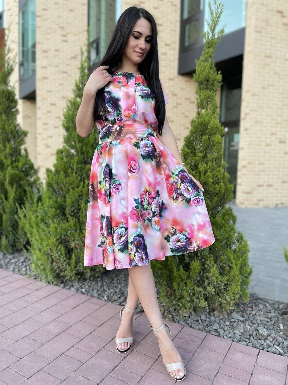 

Платье молодежное розовое из софта. Принт-цветочный. Размеры с 44 по 64