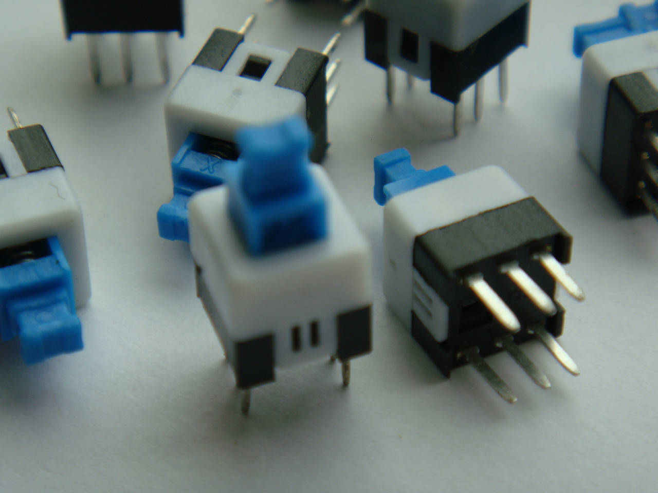 

Кнопка 7x7mm без фиксации для цифровых пультов Behringer x32