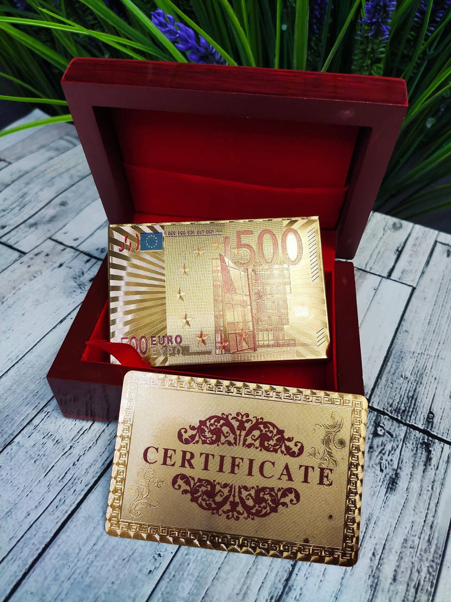 

Игральные пластиковые карты в подарочной шкатулке золотые GOLD 500 Euro 54 карты