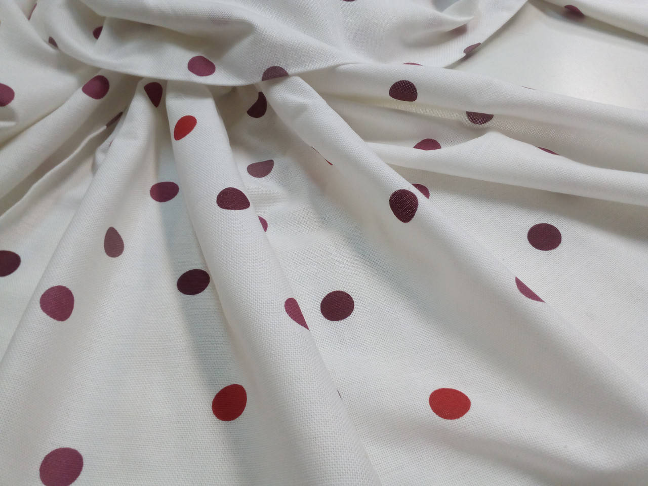 

Лен с горошками на белом, Белый