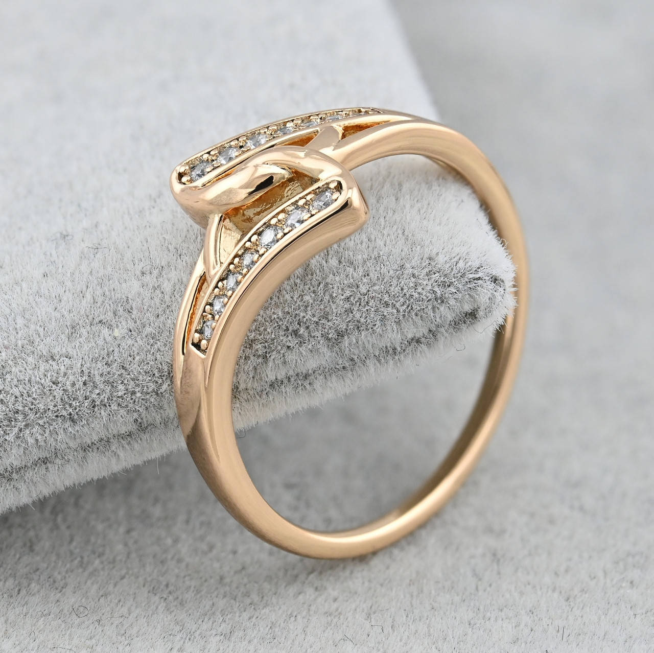 

Кольцо Xuping 37426 ширина 12 мм белые фианиты позолота 18K размер 20