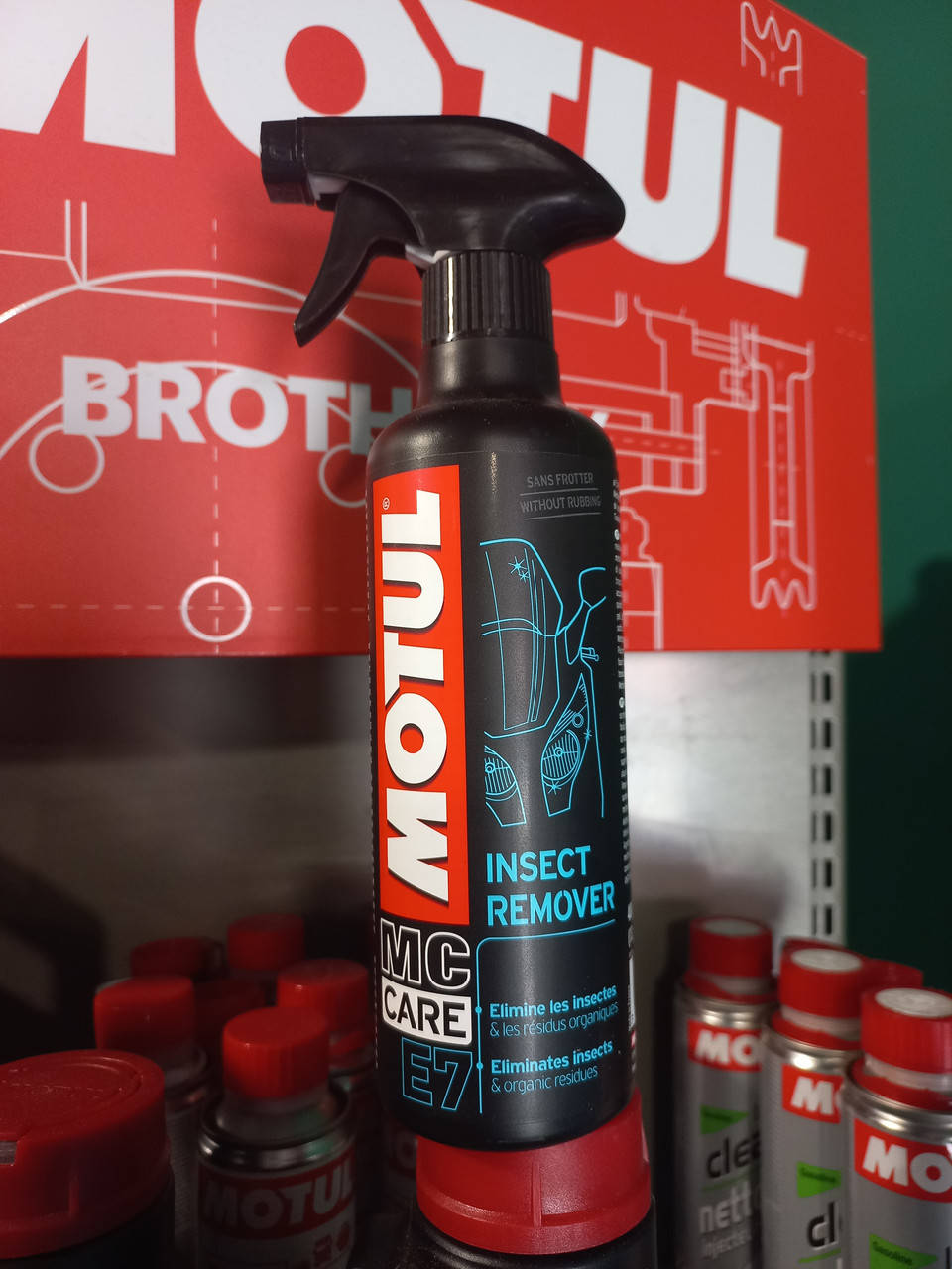 

Средство для удаления следов загрязнений мотоциклов MOTUL / E7 Insect Remover / 400 мл