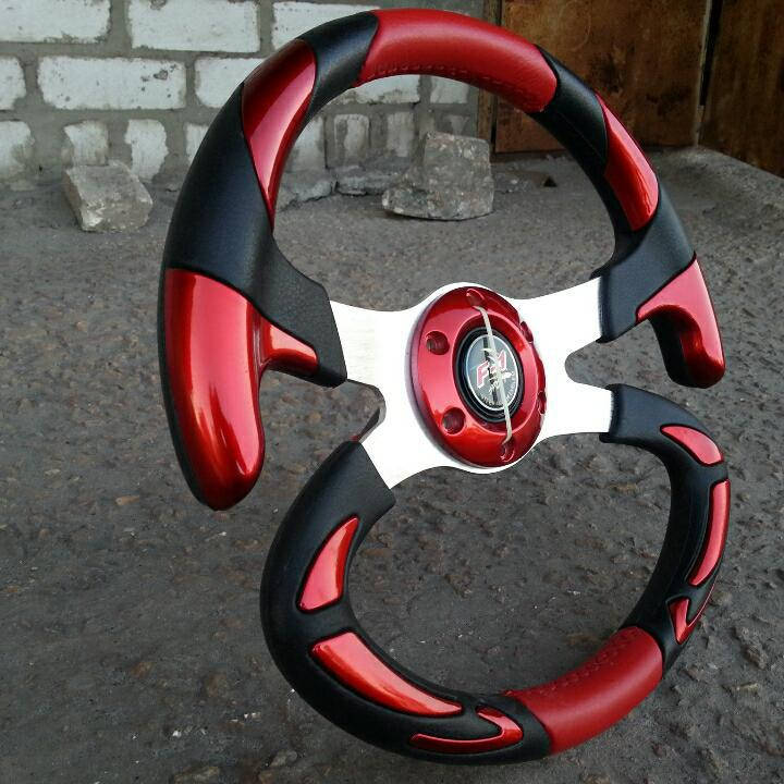 

Руль спортивный автомобильный №605 (красный).