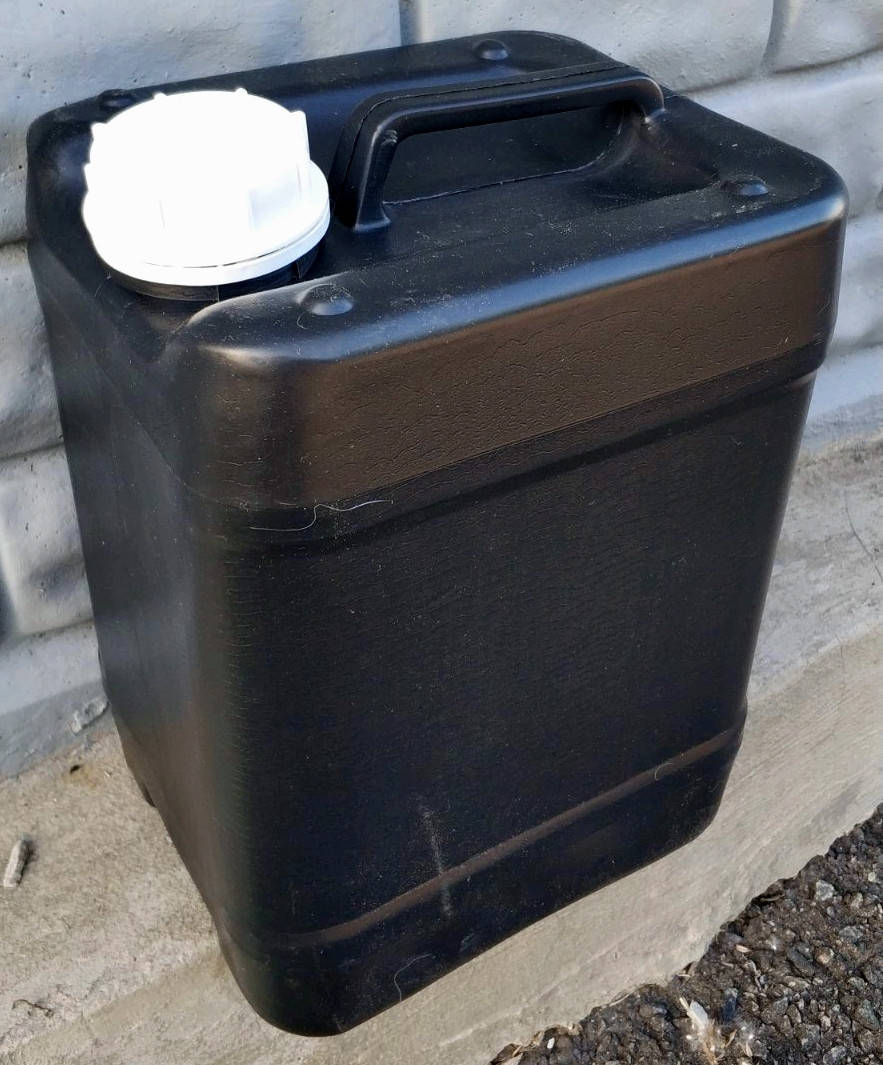 

Канистра 10л для технических жидкостей, бензина, дизельного топлива