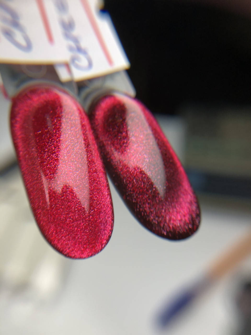 

Гель-лак Saga cherry 8 ml кошачий глаз #13