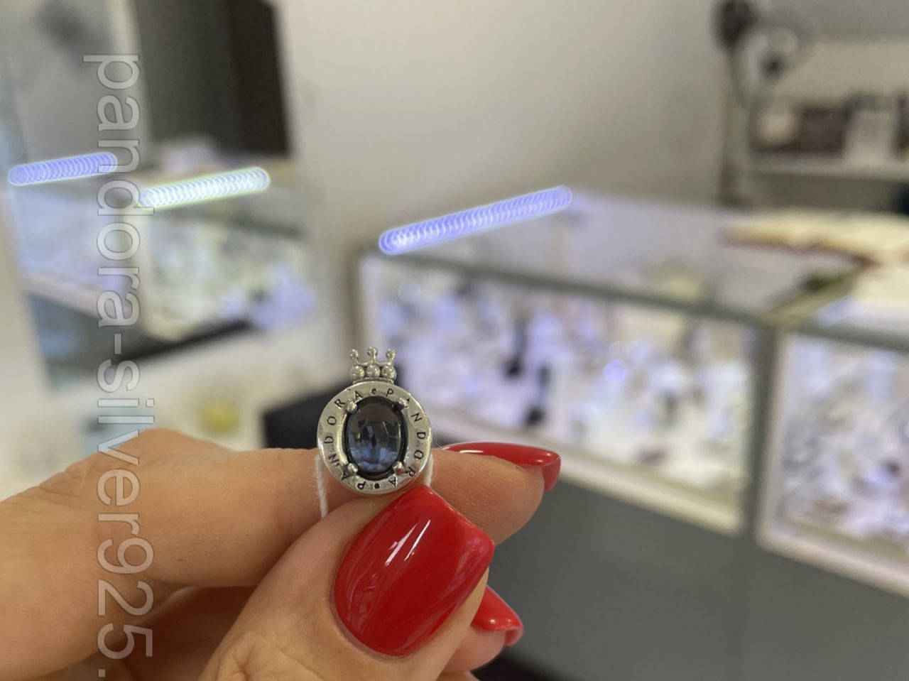 

Серебряный шарм (бусина) в стиле Пандора Коронованная буква О с синим камнем