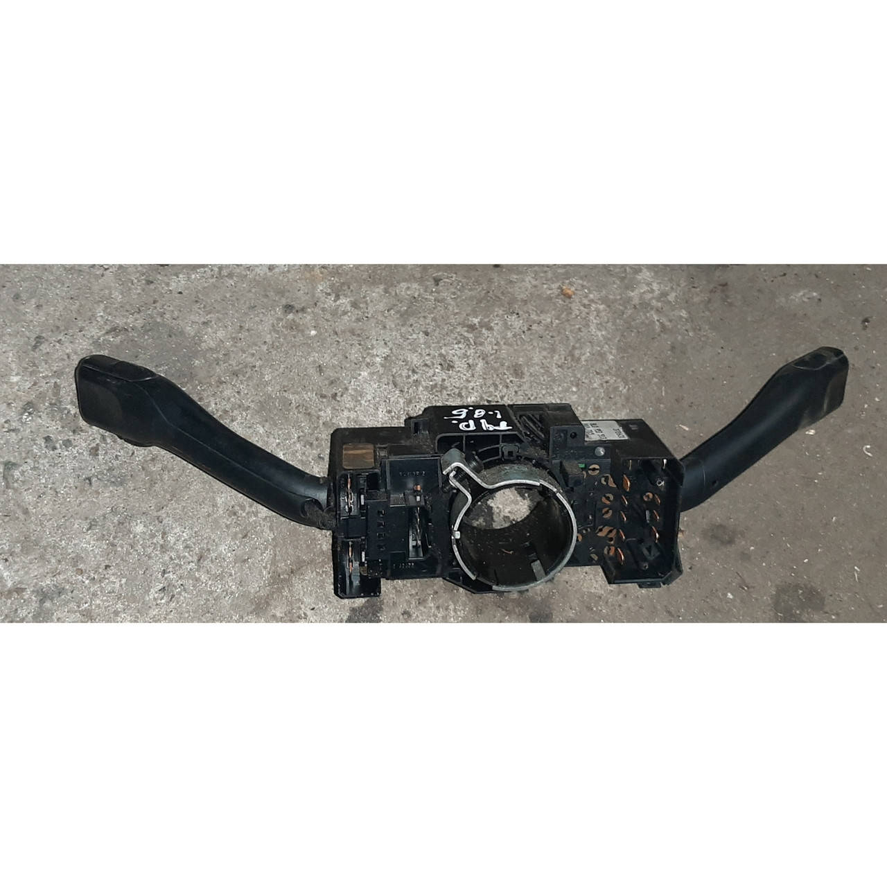 

Подрулевой переключатель Skoda Octavia Tour