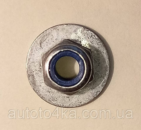 Гайка механізму натягування троса приводу стоянкового гальма (ручника) Т4 VAG N 90286703