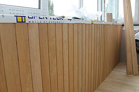 Четвертый этап – настил пола. Прочный и теплый пол – залог долговечности и уютной атмосферы на балконе, поэтому для него мы использовали деревянную доску пола толщиной 35 мм и пенопласт в качестве утеплителя.