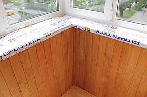 На этом фото обратите внимание, насколько красиво смотрится обшивка балкона деревянной вагонкой ольха.