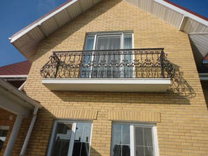Ковані балконні огорожі та козирки