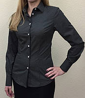 Женская блуза черного цвета с белым принтом