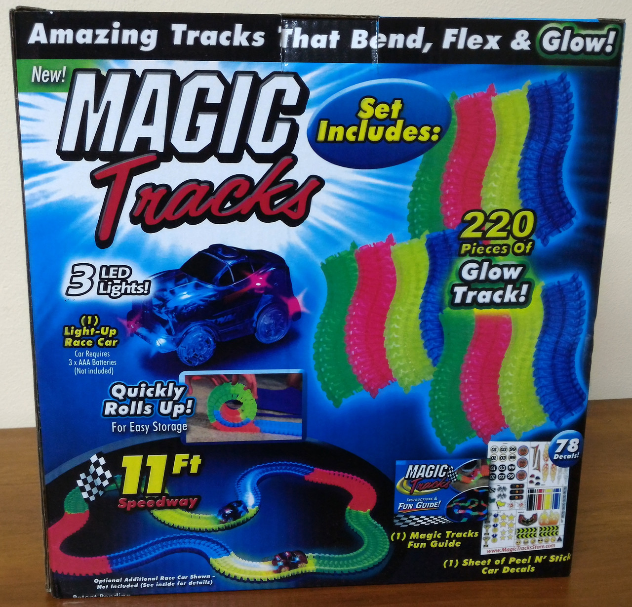 Автотрек светящийся - Magic Tracks Mega Set, 11 ft Speedway (220 деталей) - фото 2 - id-p628584900