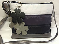 Стеганная сумочка для девушек серо-черная с брелком (цветочек)