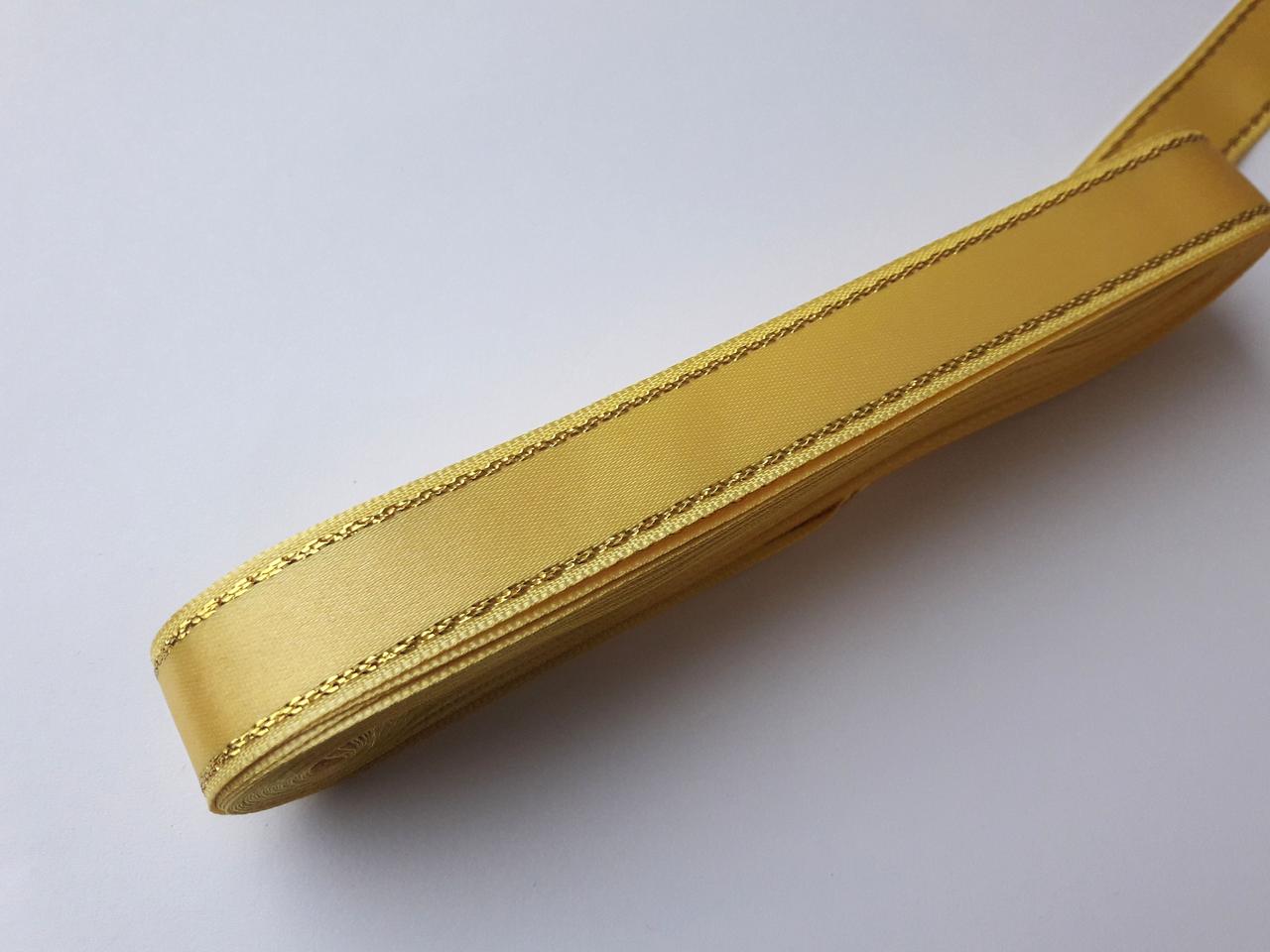 Стрічка атласна з люрексом золото двостороння 2 см Лента атласная с люрексом золото10 метрів, пастельна жовта