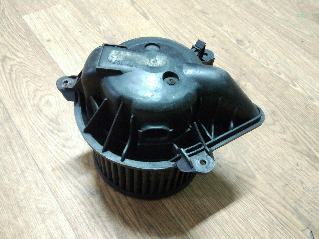 Вентилятор пічки (вузький роз'єм) Renault Trafic, Opel Vivaro 2001-2014, 7701050310 (Б/У)