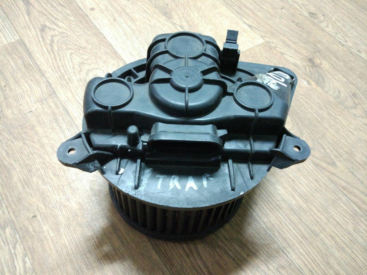 Вентилятор пічки (широкий роз'єм) Renault Trafic, Opel Vivaro 2001-2014, 7701208225 (Б/У)