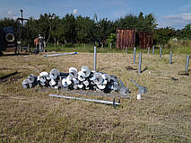 Сваи винтовые ждут установки 