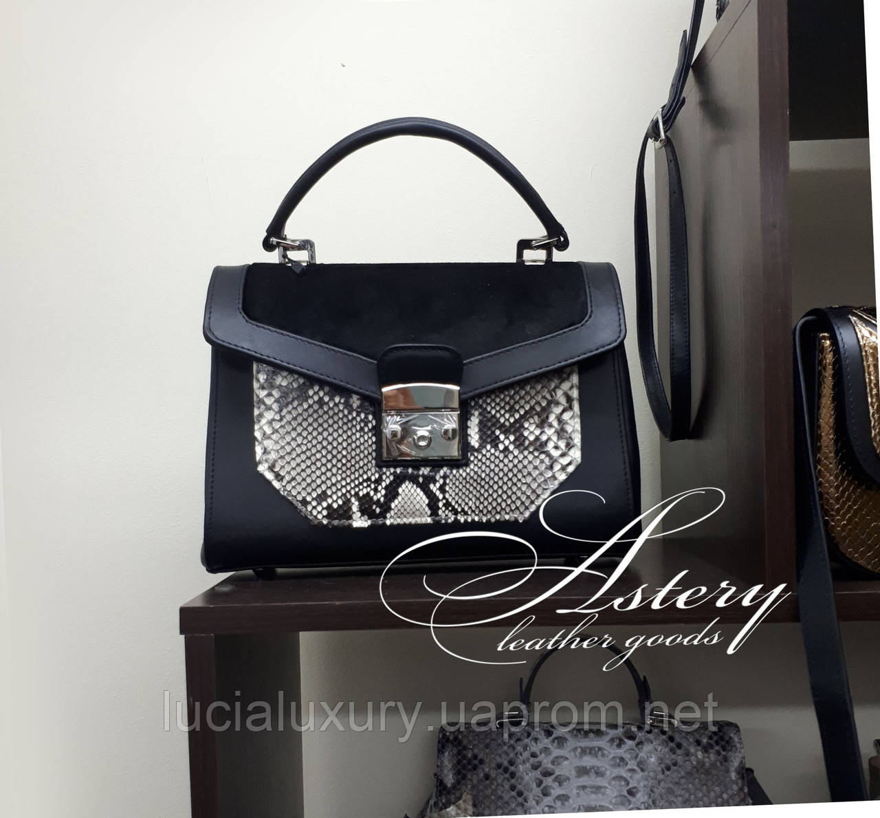 Женская черная классическая сумка NORA с натуральным питоном - фото 7 - id-p629885854