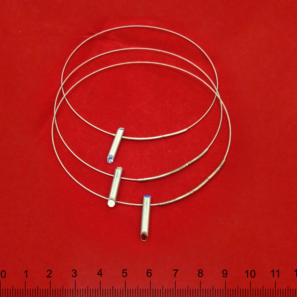 Кольє з підвіскою метал з трубочкою з блакитними стразами сріблясте (40168.001)