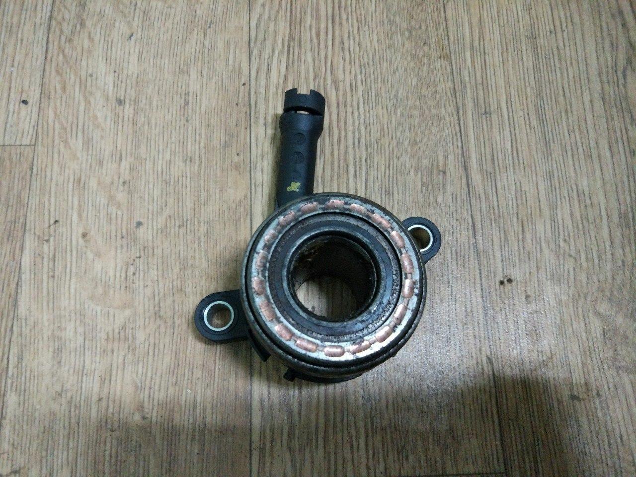 Вижимний підшипник (2 болта) Renault Trafic, Opel Vivaro 2001-2014, 8201290864 (Б/У)