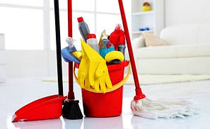 Щітки і совки,відра, ганчірки для підлоги та інше для прибирання.