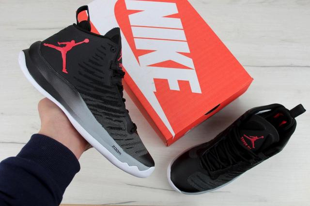 Купити баскетбольні кросівки в Україні