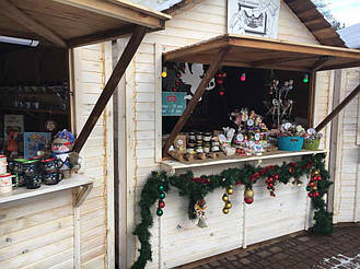 Деревянные киоски во Львове возле Дворца Потоцких 2