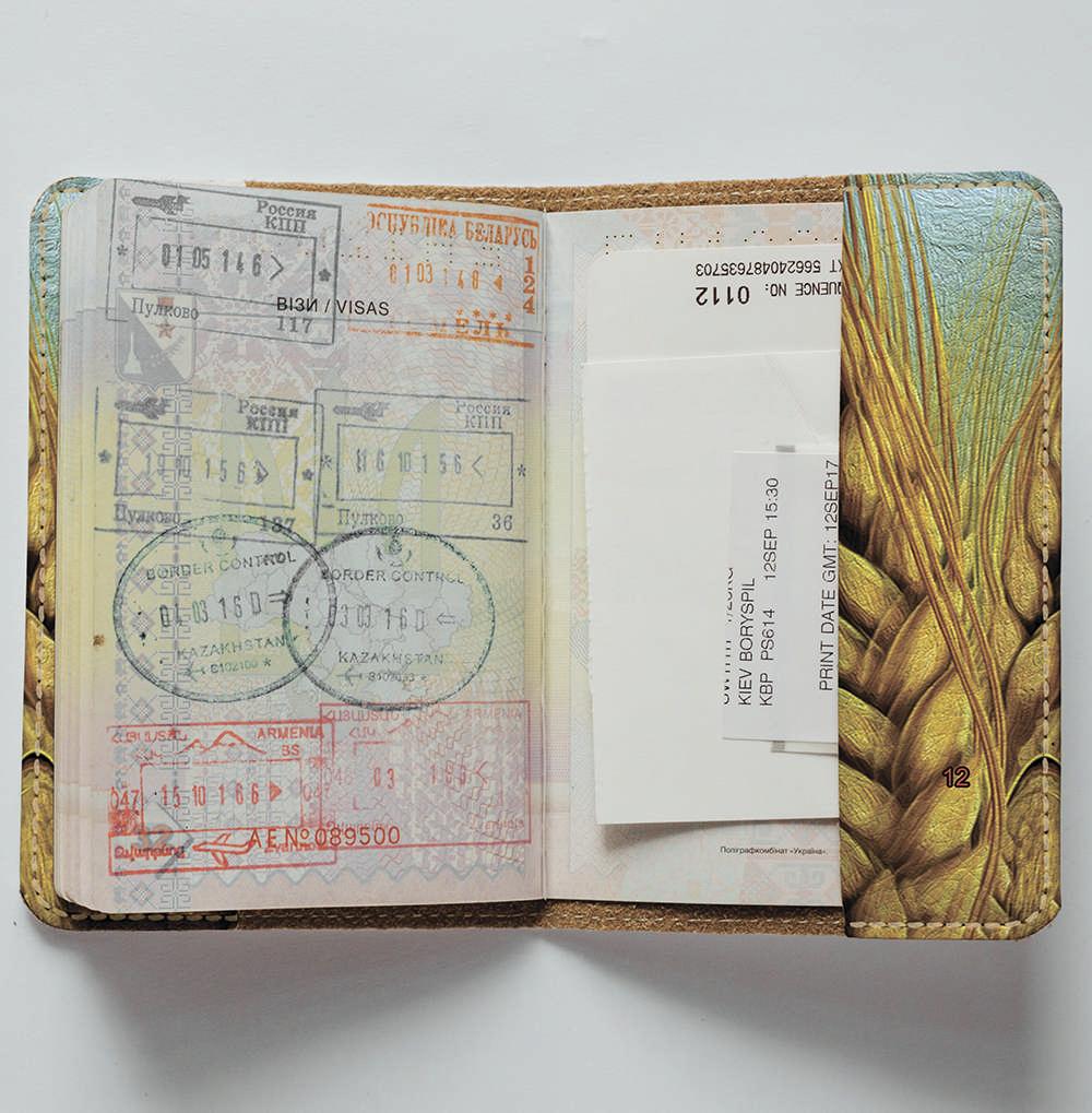 Обложка на паспорт 1.0 Fisher Gifts 12 С нами Бог и Украина (эко-кожа) - фото 4 - id-p576235039