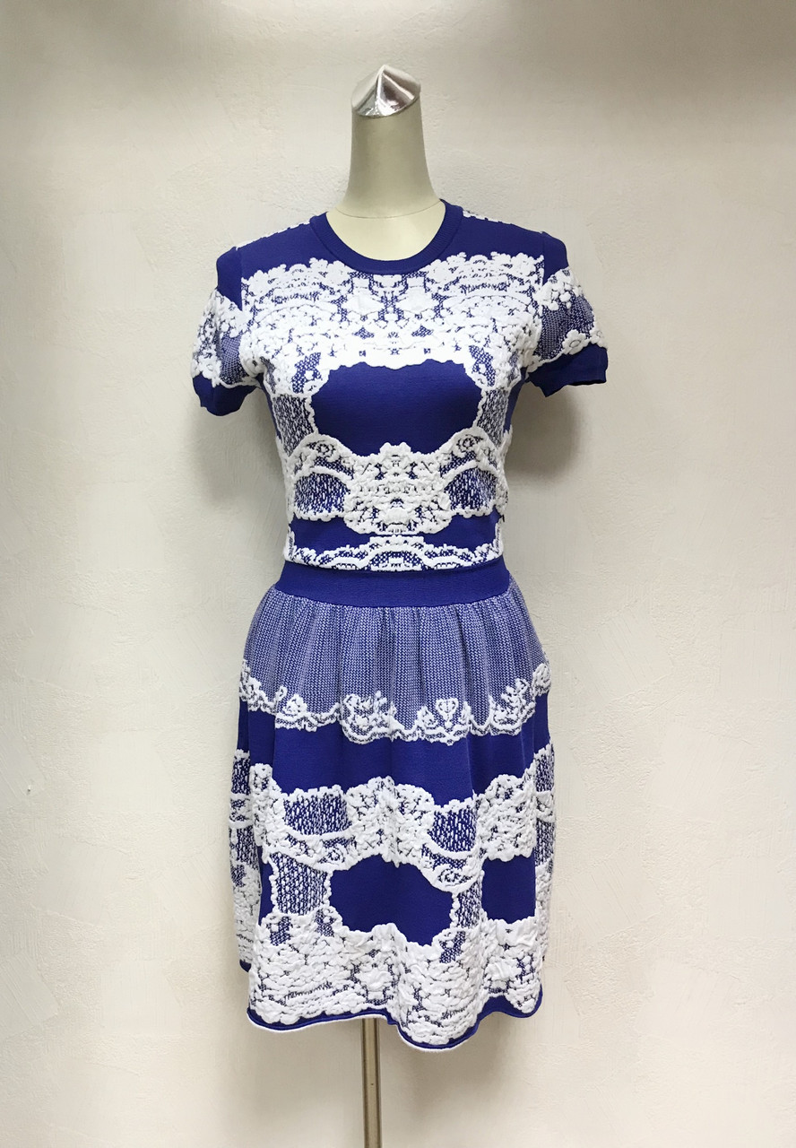 Платье женское летнее короткое трикотаж молодежное цветное синее яркое с белым рисунком - фото 1 - id-p229513520