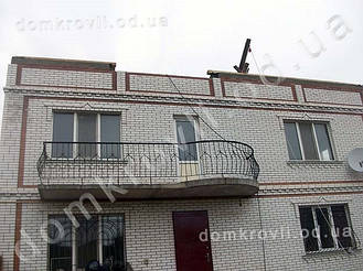 Александровка Возведение вальмовой ломанной кровли из металлочерепицы Валенсия. 3