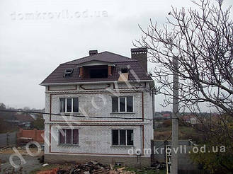 Александровка Возведение вальмовой ломанной кровли из металлочерепицы Валенсия. 7