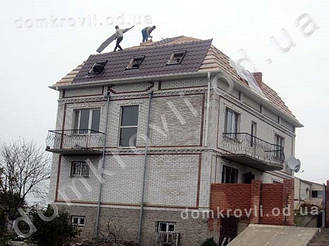 Александровка Возведение вальмовой ломанной кровли из металлочерепицы Валенсия. 22