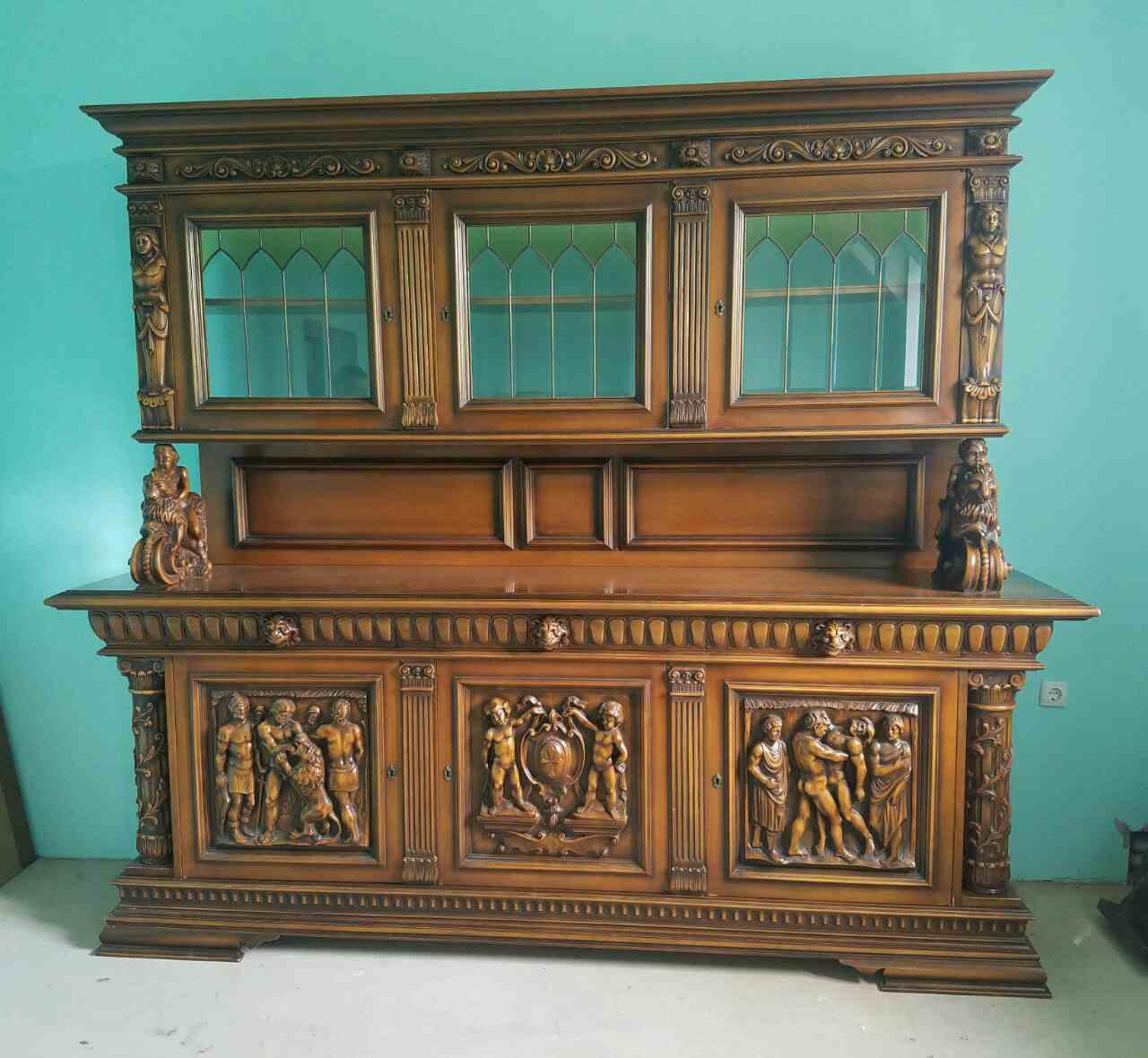 Буфет з обіднім столом поч ХХ століття