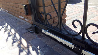 Место крепления фотоэлемента, рейки и концевика для привода FAAC 741