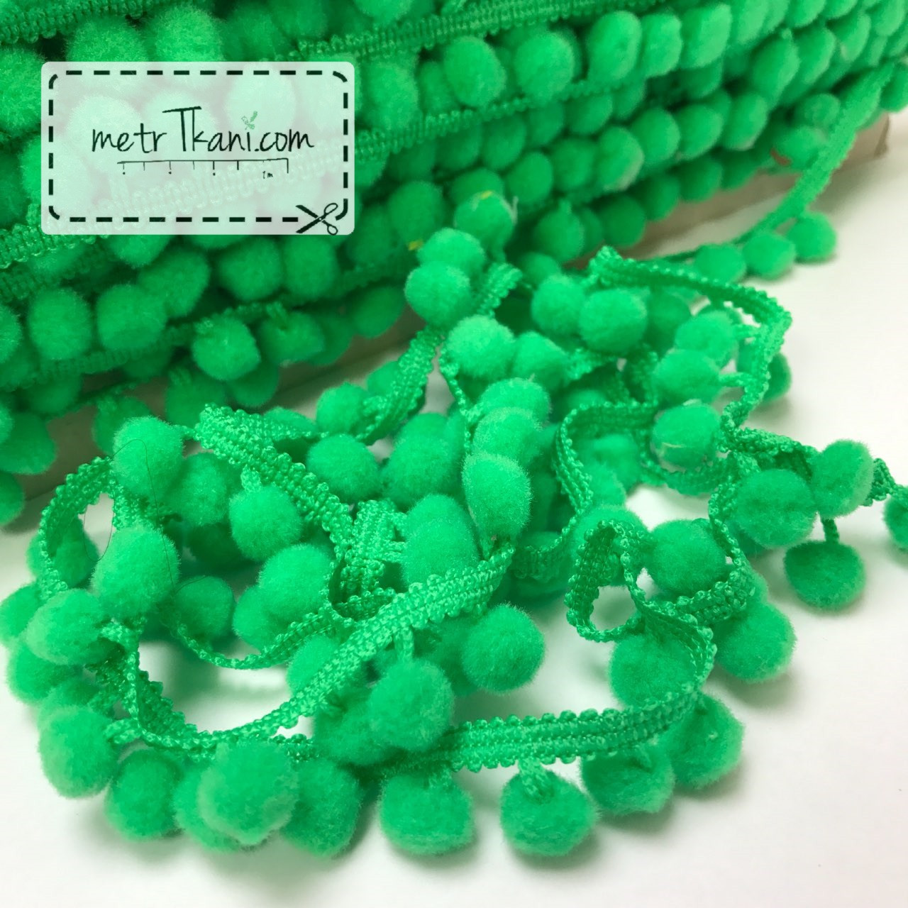 Тесьма с помпонами зеленого цвета 10мм № п-23 от интернет-магазина ...