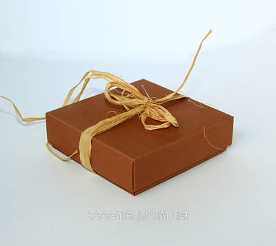 Коробка подарункова 100х100х30 мм