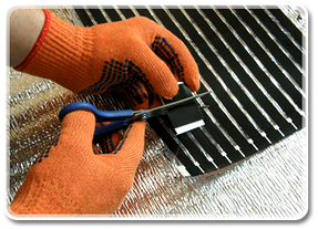 Наступним кроком є порізка ізоляції та ізолювання торців мідних смужок.